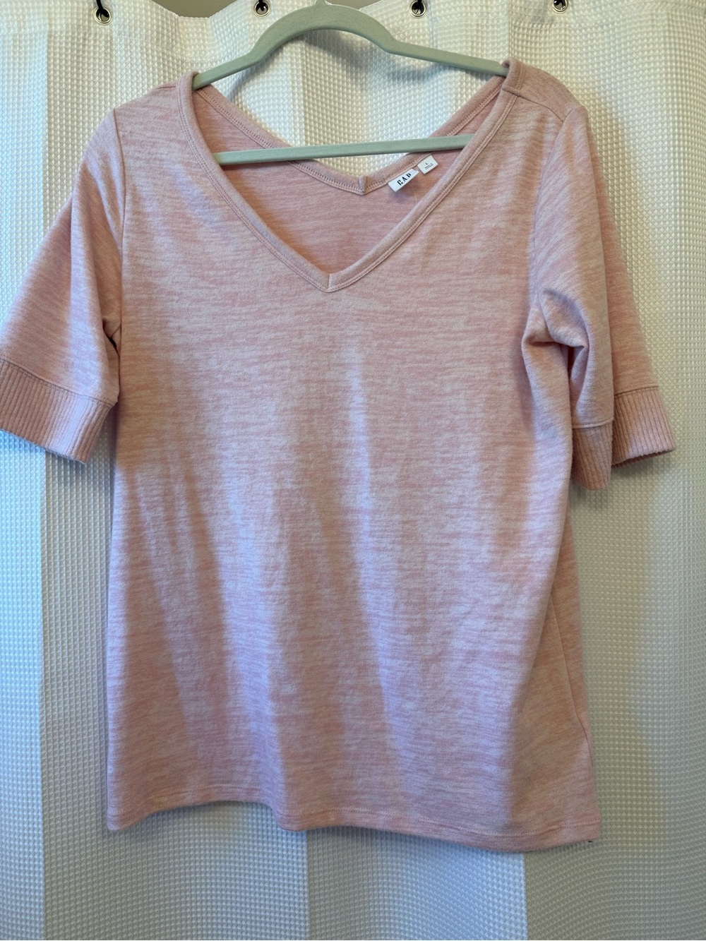 GAP Light Pink V-Neck Short Sleeve Knit Top/Lightweight Sweater
